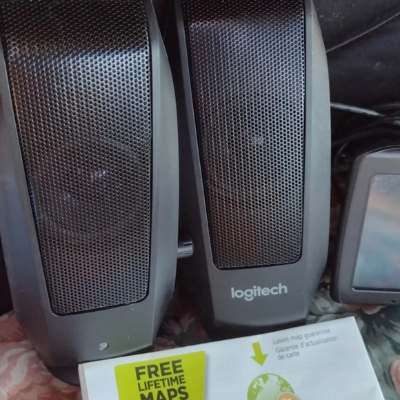 Tom Tom 4eq50& Logitech Speaker Pair - Picture 3 of 4